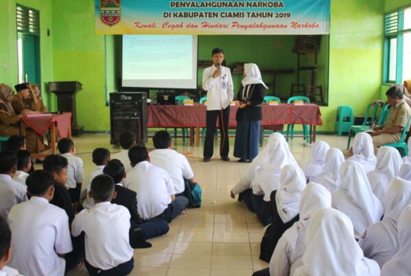 Pencegahan Dini Penyalahgunaan Narkoba Kepada Pelajar SMP Negeri 1 Sukamantri