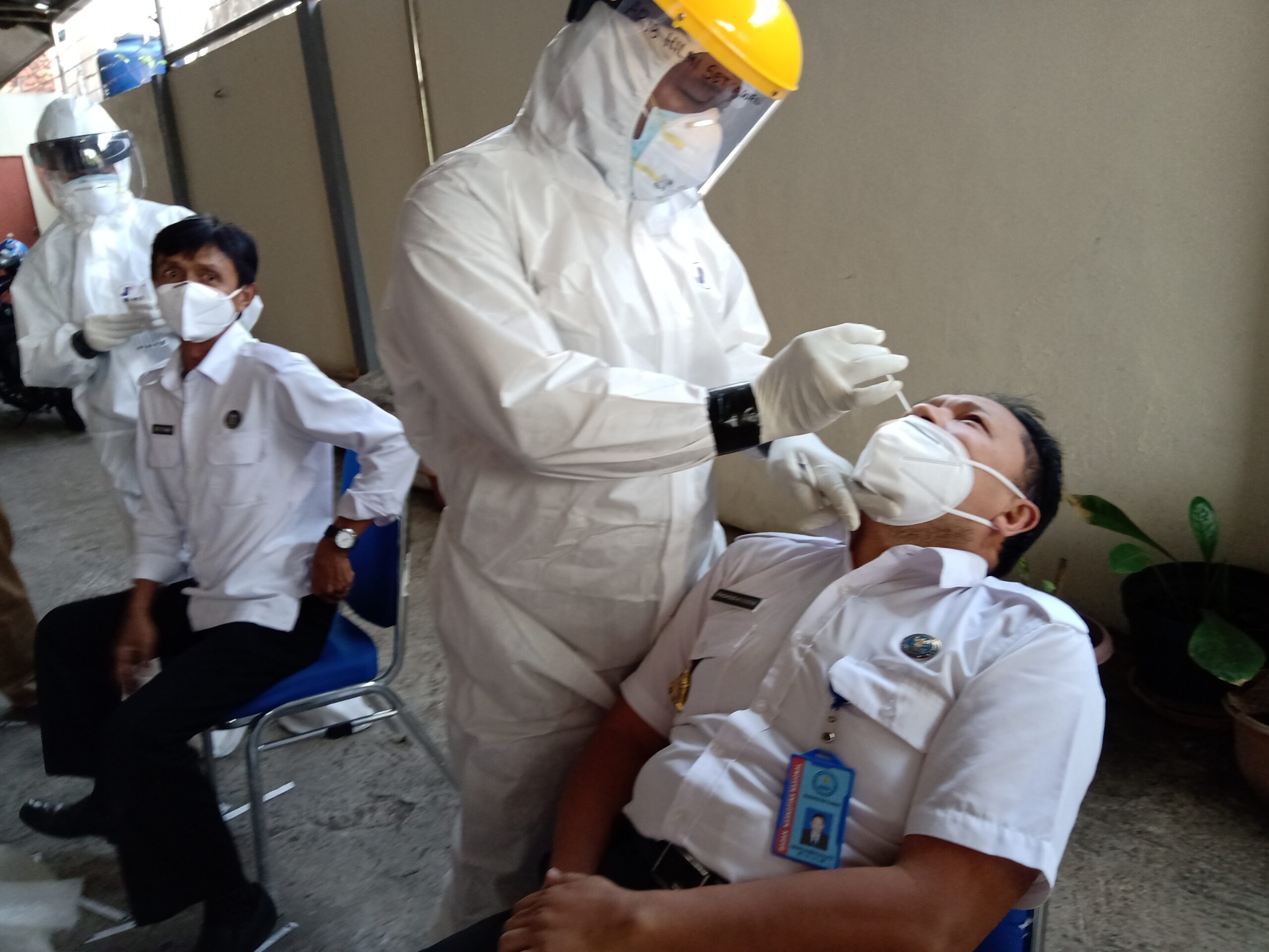 Cegah Penyebaran Covid-19, Pegawai BNNK Ciamis Menjalani Test Swab Cegah Penyebaran Covid-19, Pegawai BNNK Ciamis Menjalani Test Swab