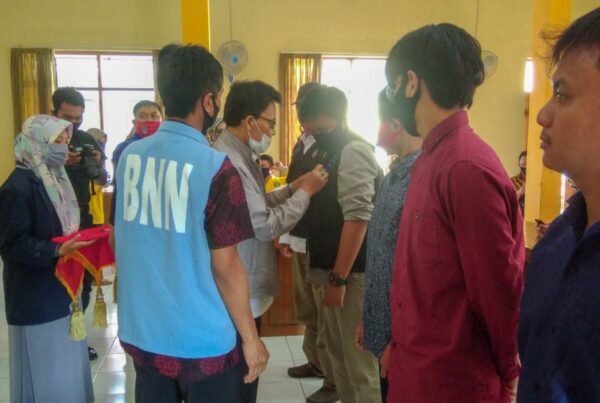Persempit Ruang Gerak Peredaran Narkoba, Kades Golat Lantik Satgas Desa Bersinar