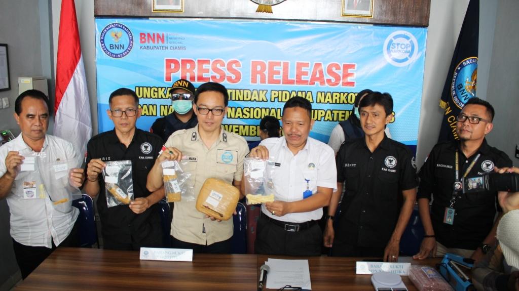 BNNK Ciamis Cokok Pengedar Sabu dan Ganja BNNK Ciamis Cokok Pengedar Sabu dan Ganja