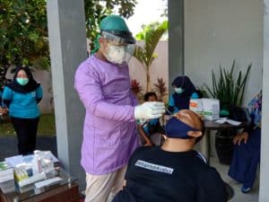 Cegah Penyebaran Covid-19, Pegawai BNNK Ciamis di Test Swab