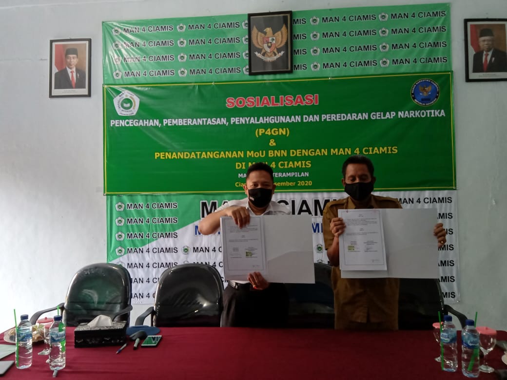 Perkuat Program P4GN Di Sekolah, BNNK Ciamis Tandatangani MoU Dengan MAN 4 Ciamis Perkuat Program P4GN Di Sekolah, BNNK Ciamis Tandatangani MoU Dengan MAN 4 Ciamis