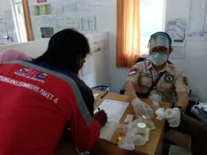 Waskita-HK-BRP KSO Gelar Sosialisasi Tentang Bahaya Narkoba Dan Test Urine Pegawai Proyek Pembangunan Bendungan Leuwikeris Paket 4