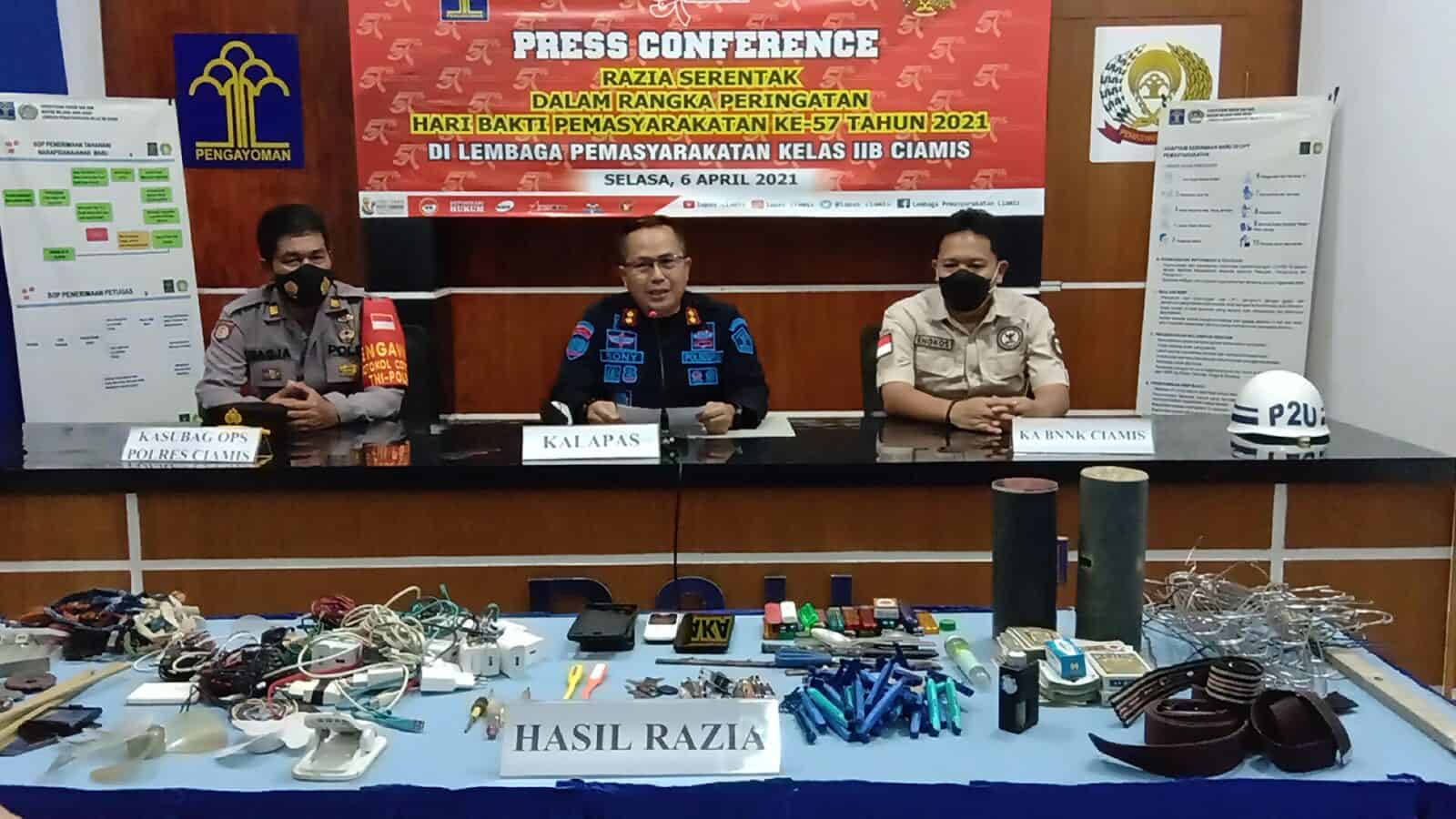 Razia Serentak Dalam Rangka Peringatan Hari Bakti Pemasyarakatan Ke -57 Tahun 2021 Di Lembaga Pemasyarakatan Razia Serentak Dalam Rangka Peringatan Hari Bakti Pemasyarakatan Ke -57 Tahun 2021 Di Lembaga Pemasyarakatan Kelas II B Ciamis