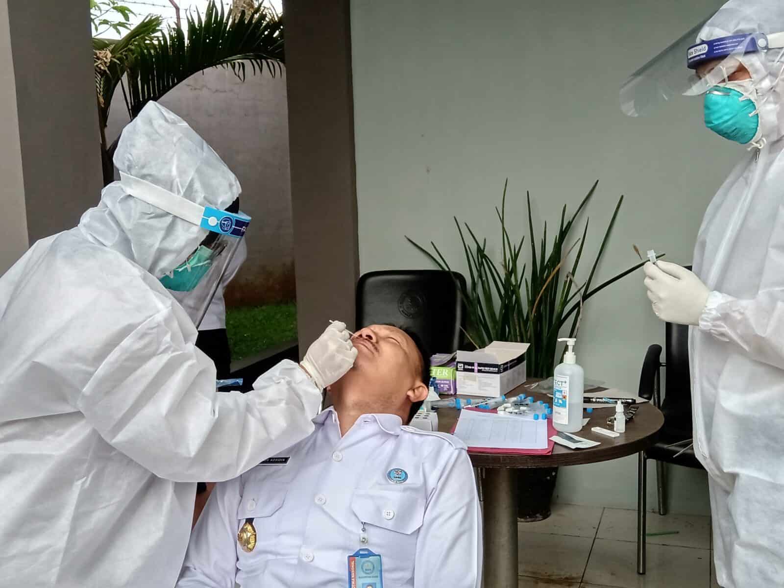 Pegawai BNNK Ciamis Kembali di Test Swab Guna Cegah Penyebaran Covid-19 Pegawai BNNK Ciamis Kembali di Test Swab Guna Cegah Penyebaran Covid-19