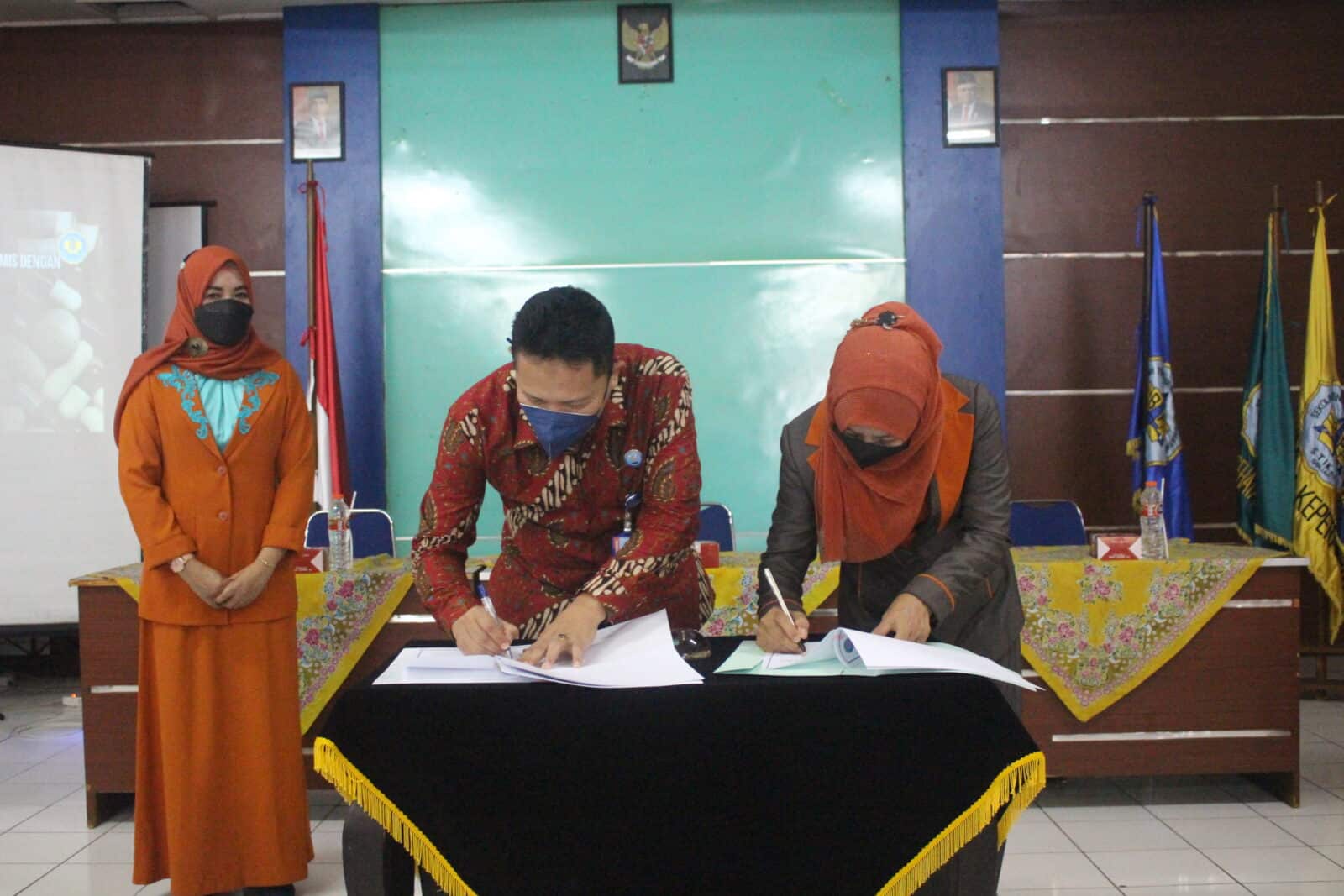 STIKes Bina Putera Banjar Kerja Sama Dengan BNNK Ciamis Dalam Rangka Akselerasi Program P4GN Wujudkan Kampus Bersinar STIKes Bina Putera Banjar Kerja Sama Dengan BNNK Ciamis Dalam Rangka Akselerasi Program P4GN Wujudkan Kampus Bersinar