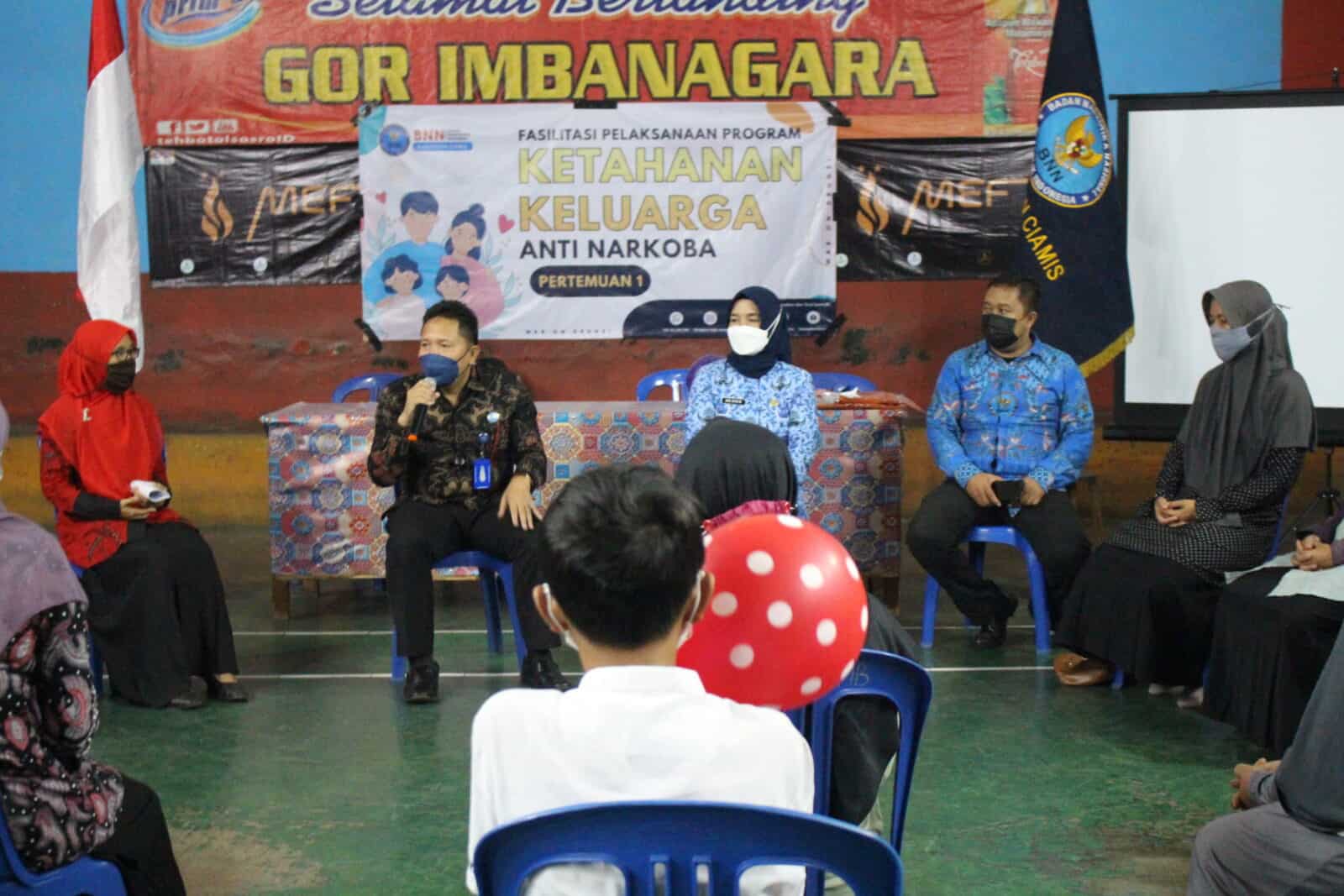 Keluarga Sebagai Benteng Terdepan Dalam Memerangi Bahaya Narkoba Keluarga Sebagai Benteng Terdepan Dalam Memerangi Bahaya Narkoba