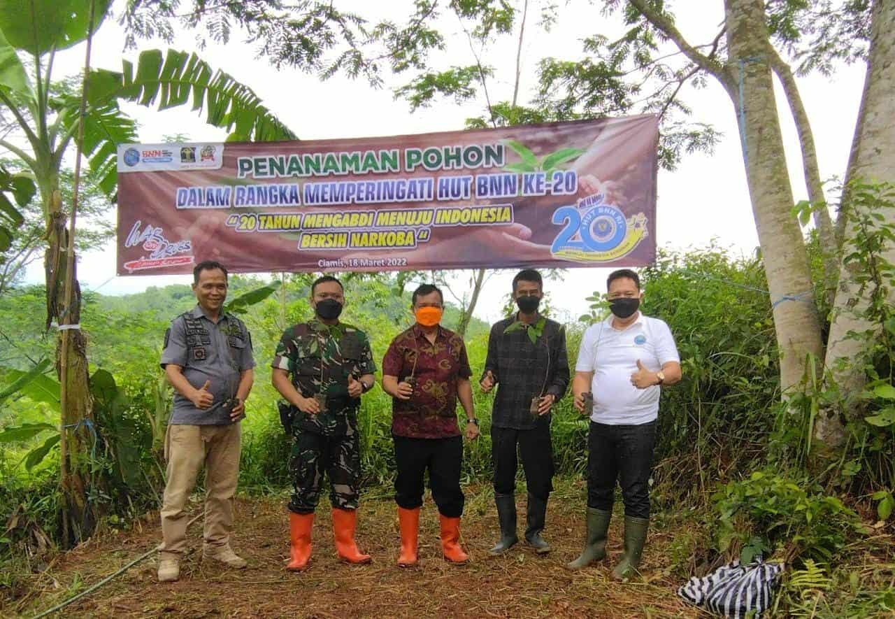 Dalam Rangka Memperingati Hari Ulang Tahun BNN RI Ke-20 BNNK Ciamis, Lapas Banjar, Beserta Forkopimda Melaksanakan Penanaman Pohon