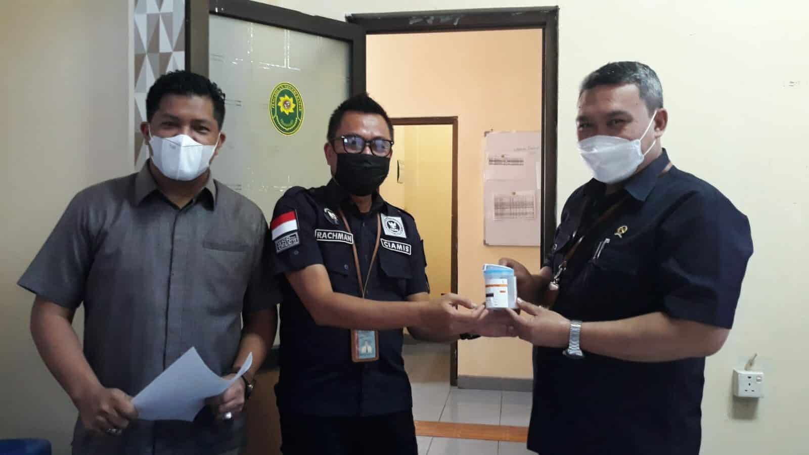 BNNK Ciamis melakukan Tes Urine terhadap Hakim dan Pegawai Pengadilan Negeri Banjar Kelas II BNNK Ciamis melakukan Tes Urine terhadap Hakim dan Pegawai Pengadilan Negeri Banjar Kelas II
