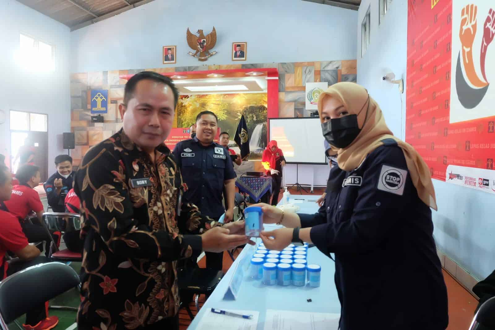 Sukseskan P4GN Lapas Kelas IIB Ciamis Gandeng BNNK Ciamis Test Urine dan Sosialisasi Sukseskan P4GN Lapas Kelas IIB Ciamis Gandeng BNNK Ciamis Test Urine dan Sosialisasi