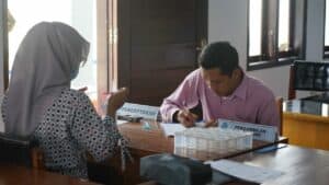 Upaya Ciptakan Sekolah Bersinar, SMK Muhammadiyah Kawali Bersama BNNK Ciamis Laksanakan Pemeriksaan Narkoba (Tes Urine) terhadap Pendidik dan Tenaga Kependidikan Serta Penandatanganan Perjanjian Kerjasama.