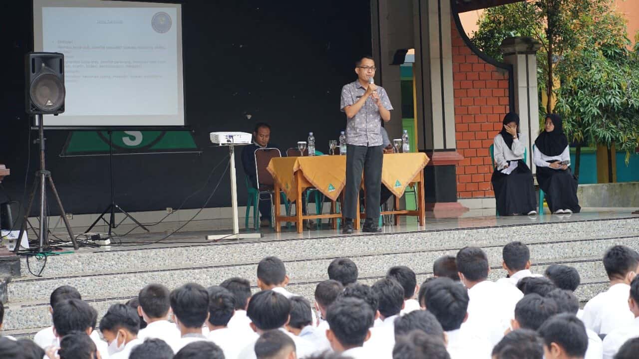 Hindari Bahaya Narkoba, SMP Negeri 1 Ciamis Gelar Sosialisasi P4GN Kepada Para Siswa/Siswi, Tenaga Pendidik, dan Tenaga Kependidikan