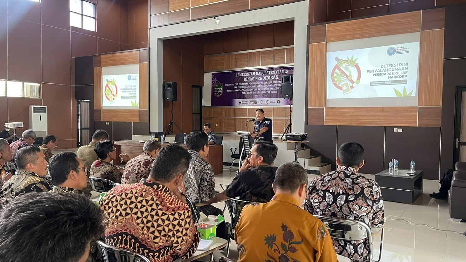 BNN Kabupaten Ciamis Ikut Serta Dalam Mewujudkan Pendidikan Bersinar di Kabupaten Ciamis BNN Kabupaten Ciamis Ikut Serta Dalam Mewujudkan Pendidikan Bersinar di Kabupaten Ciamis