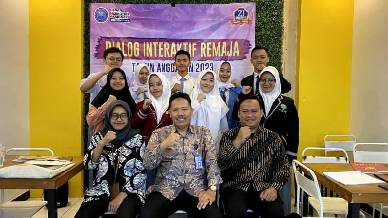 Dialog Interaktif Remaja Dalam Rangka Pembentukan Remaja Teman Sebaya Anti Narkoba Pertemuan ke-1 Dialog Interaktif Remaja Dalam Rangka Pembentukan Remaja Teman Sebaya Anti Narkoba Pertemuan ke-1