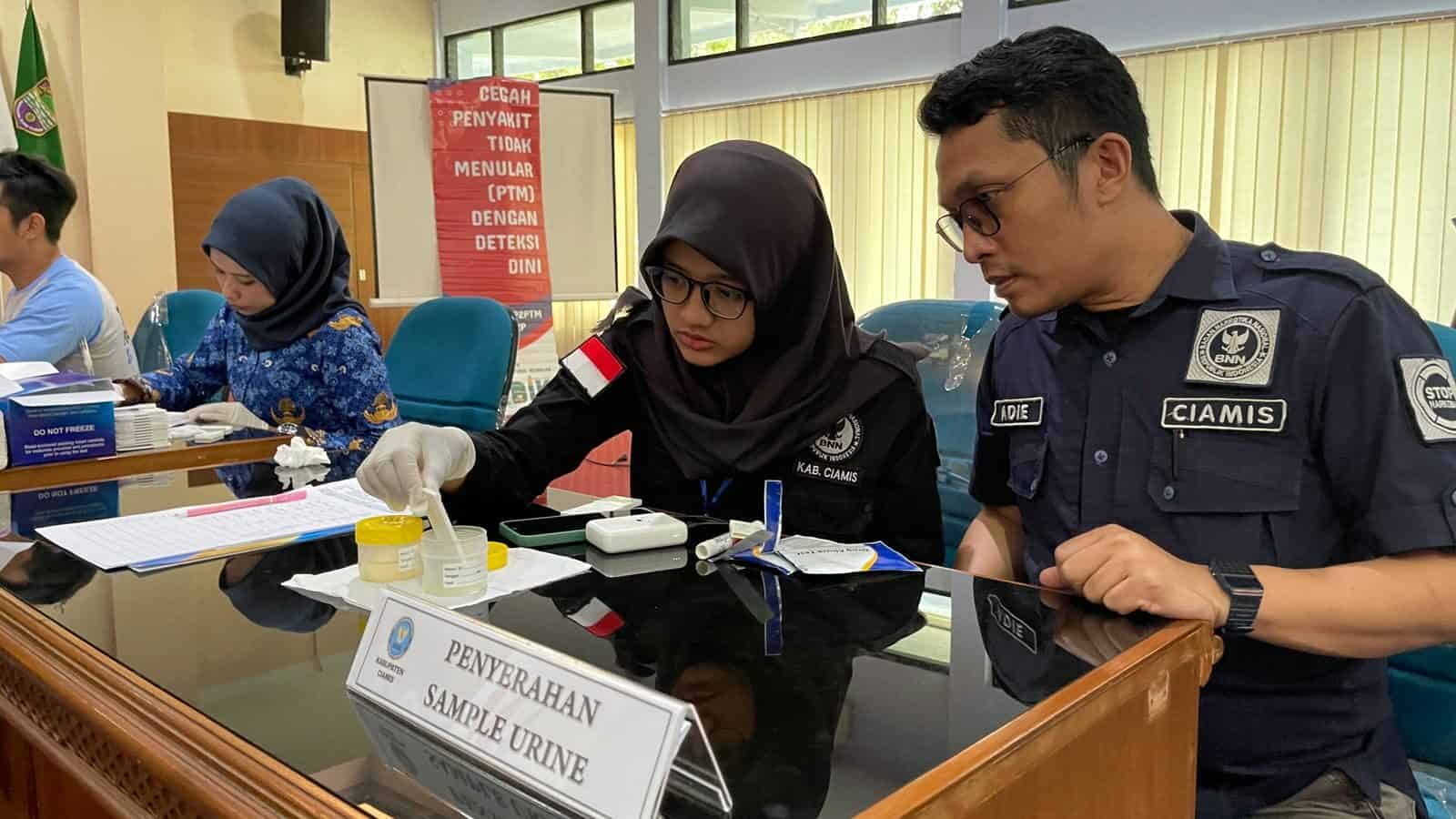 Deteksi Dini Narkoba Melalui Test Urine dan Pemeriksaan Penyakit Tidak Menular Bagi Pegawai ASN dan Non ASN Lingkup Sekretariat Daerah Kabupaten Ciamis